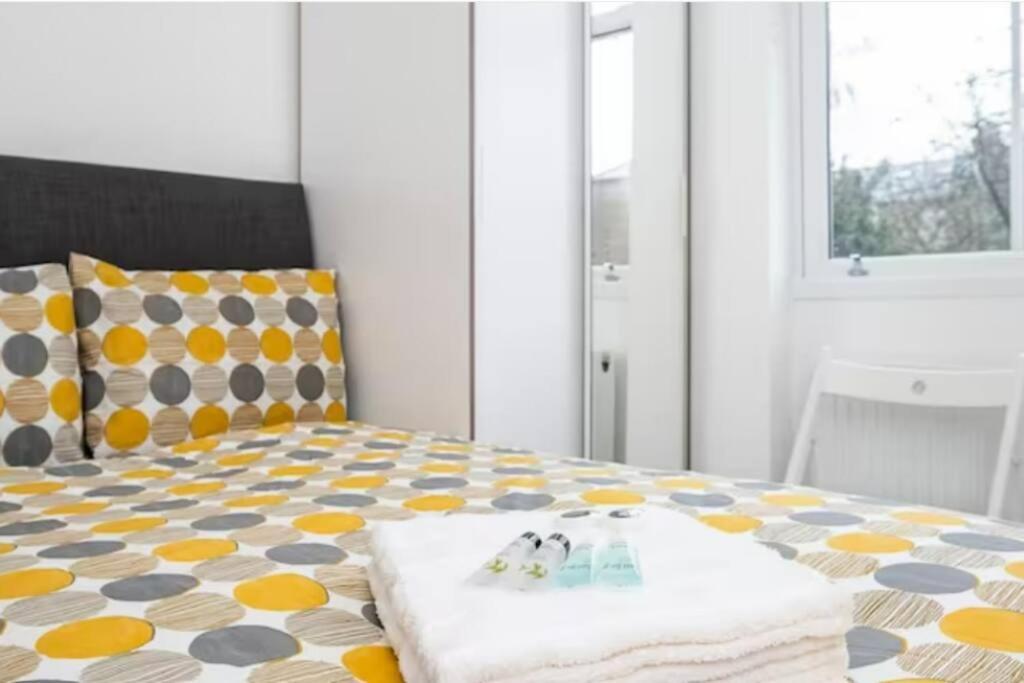 Boutique Modern Hotel Room For Two Near Tube And Bus Stations London Exterior photo